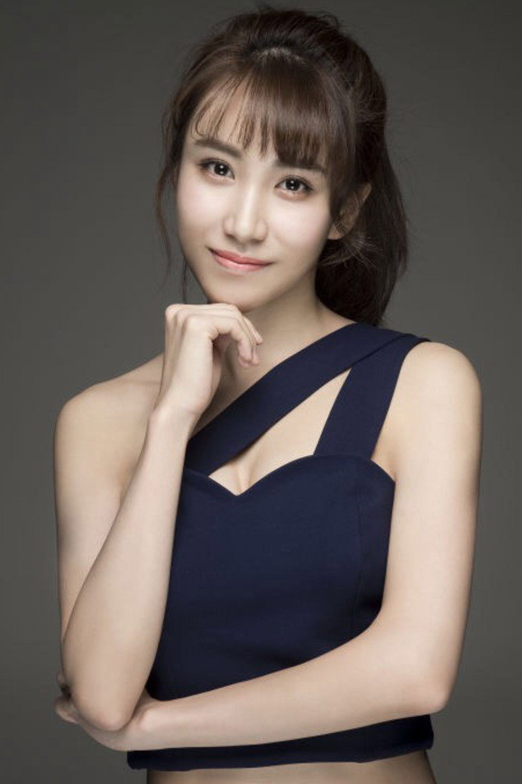Yi Na as Susan in Forever Young