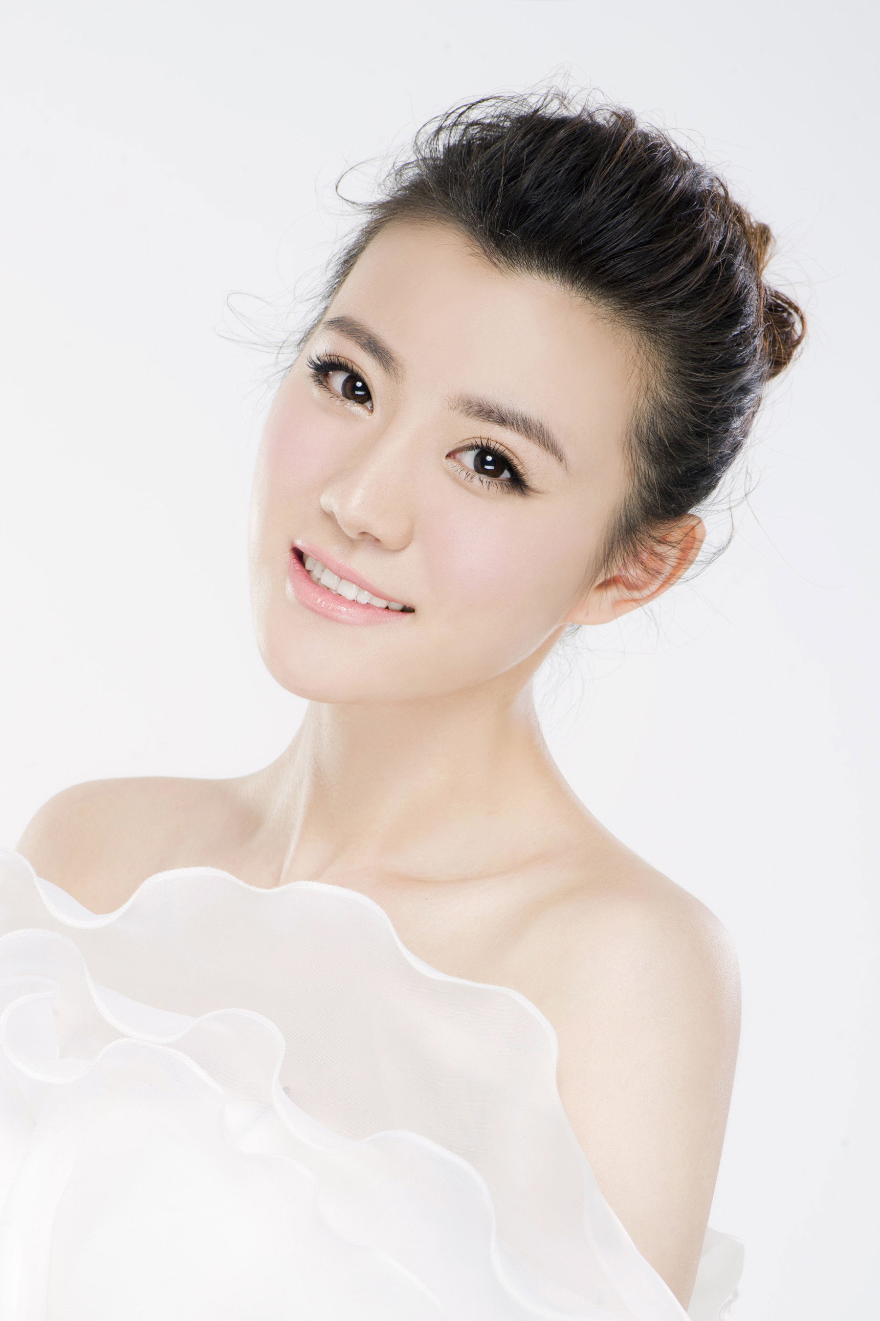 Mu Xing as Xia Dong in A Sharp Blade