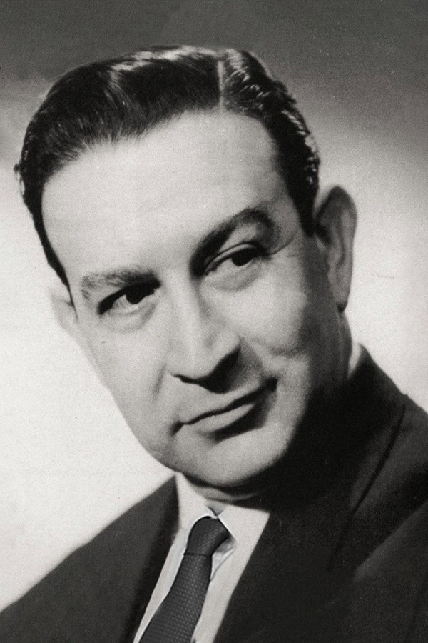 Νίκος Παπαχρήστος as travel agency manager in Zavoliara