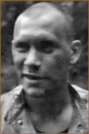 Виталий Царегородцев as Лёха - «дед» in Greetings! or Crazy Demobilization