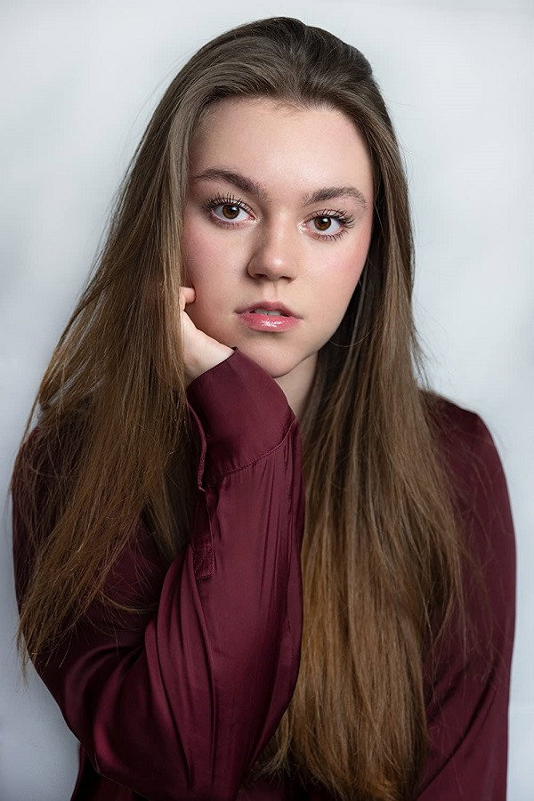 Laurena Marisol Lehrich as Marie Gumpert in Beste Schwestern