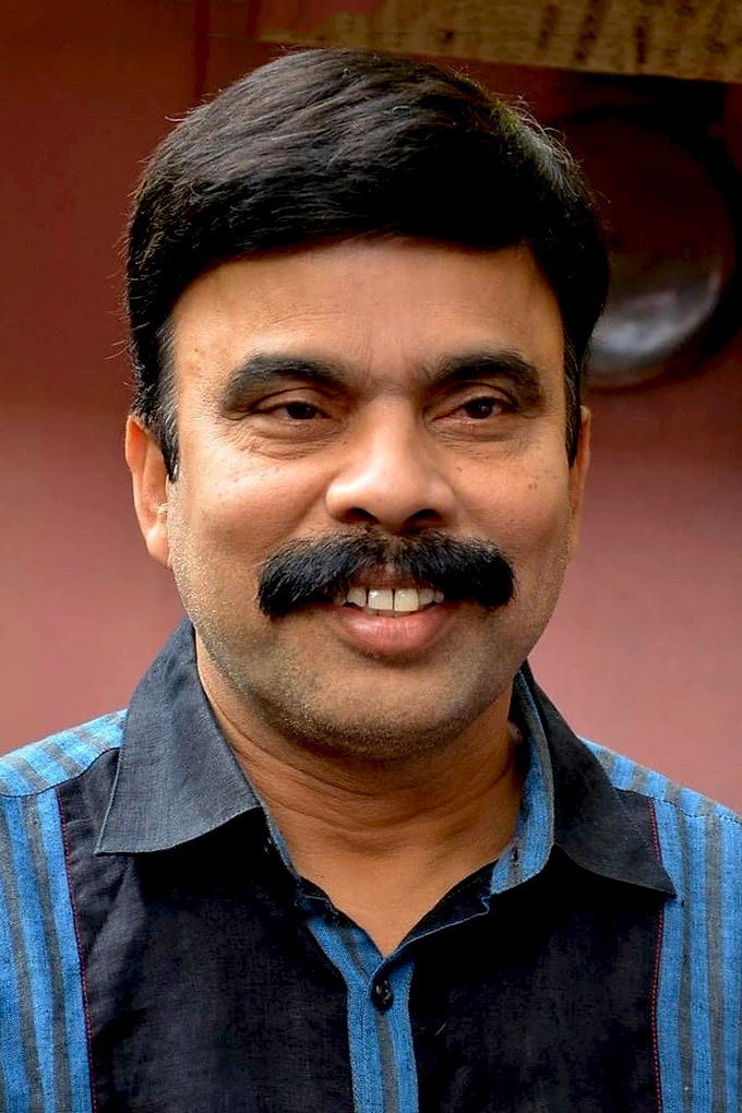 Powerstar Srinivasan as Power Kumar in Kanna Laddu Thinna Aasaiya