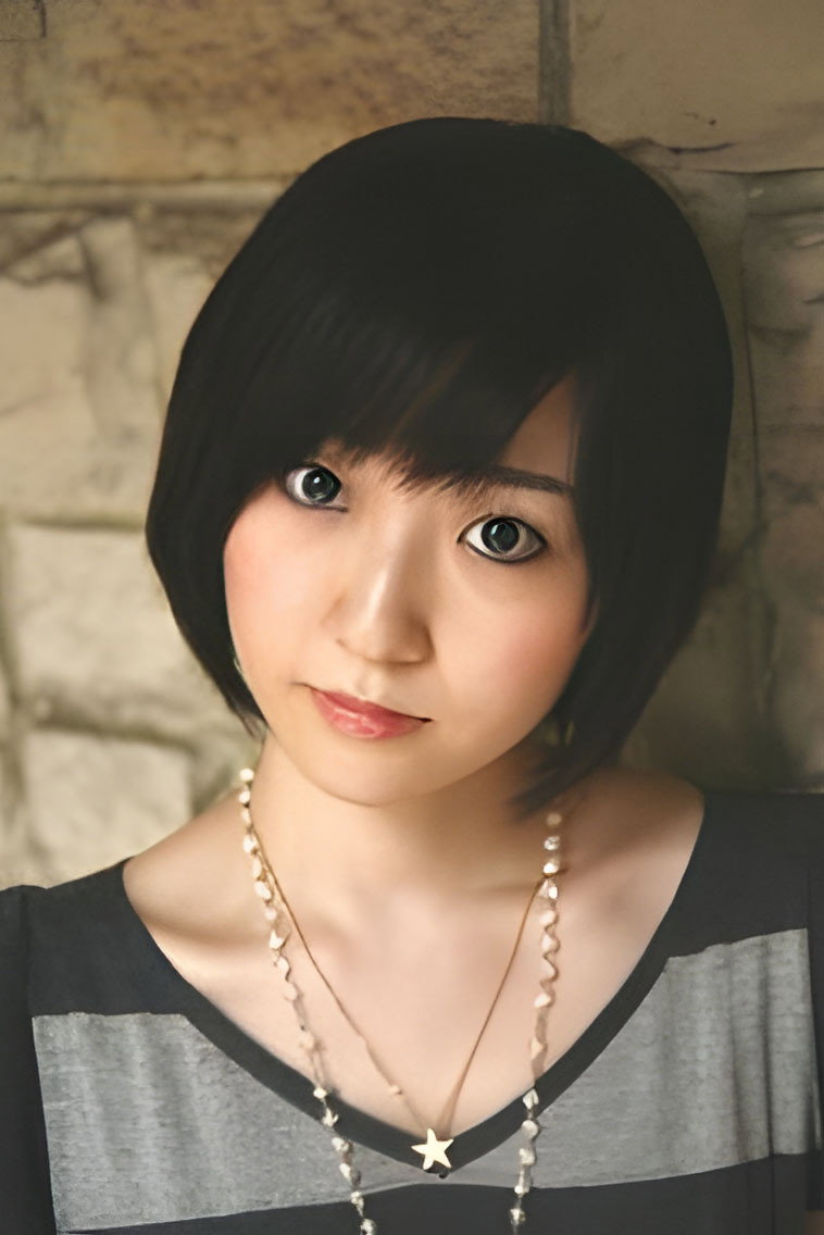 橋本まい as Cheshire Cat / The White Queen (voice) in Alice in Dreamland
