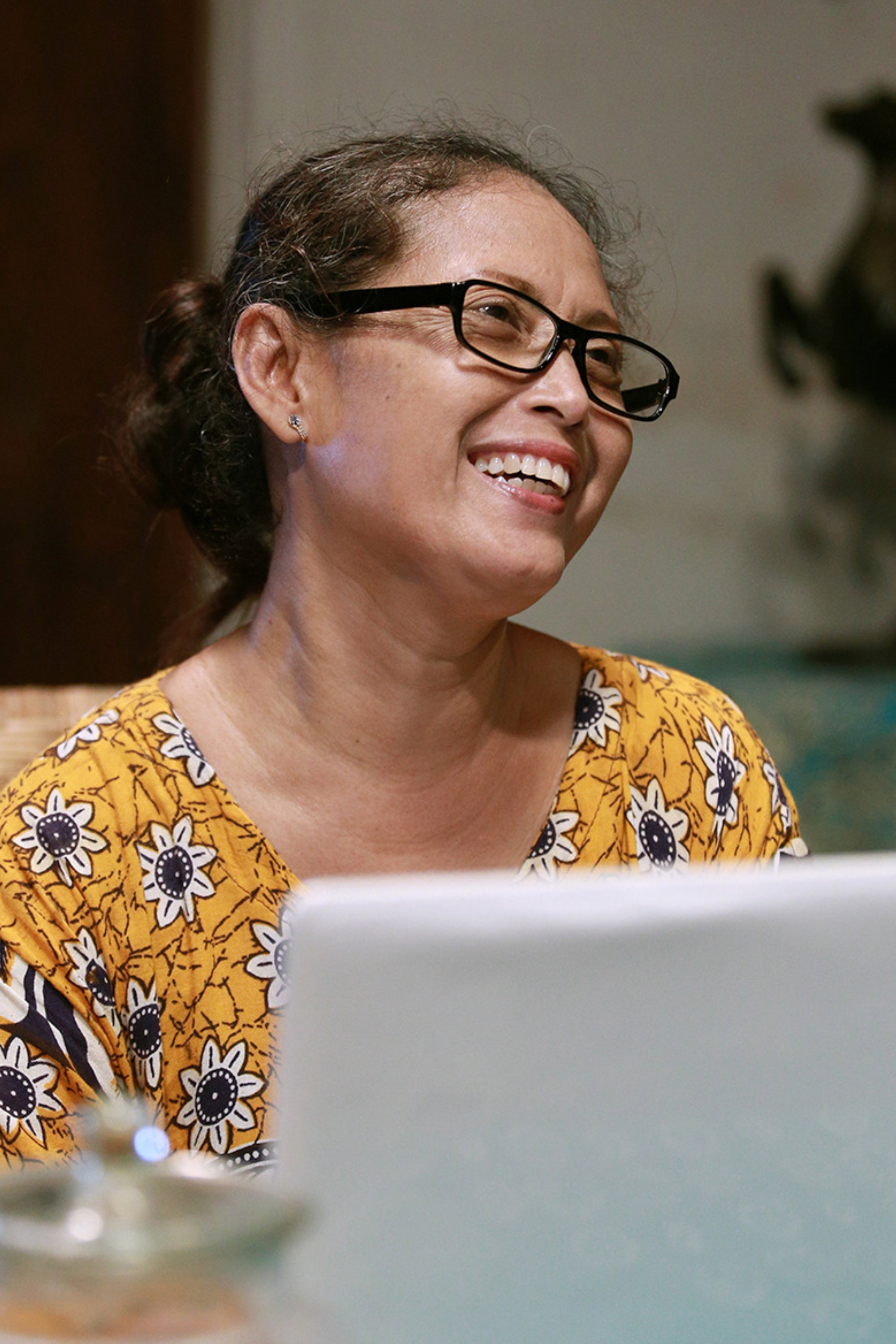 Hargi Sundari as Eyang in From Sunset To Sunrise