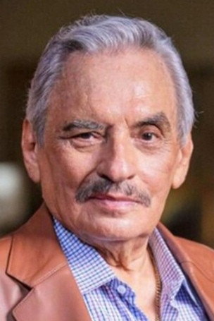 Manuel Ojeda as Rodrigo Leyva in Bajo la misma piel