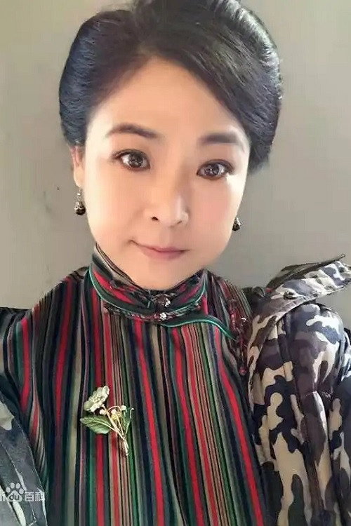 Miao Miao as 苗苗 in 亲亲我，老师
