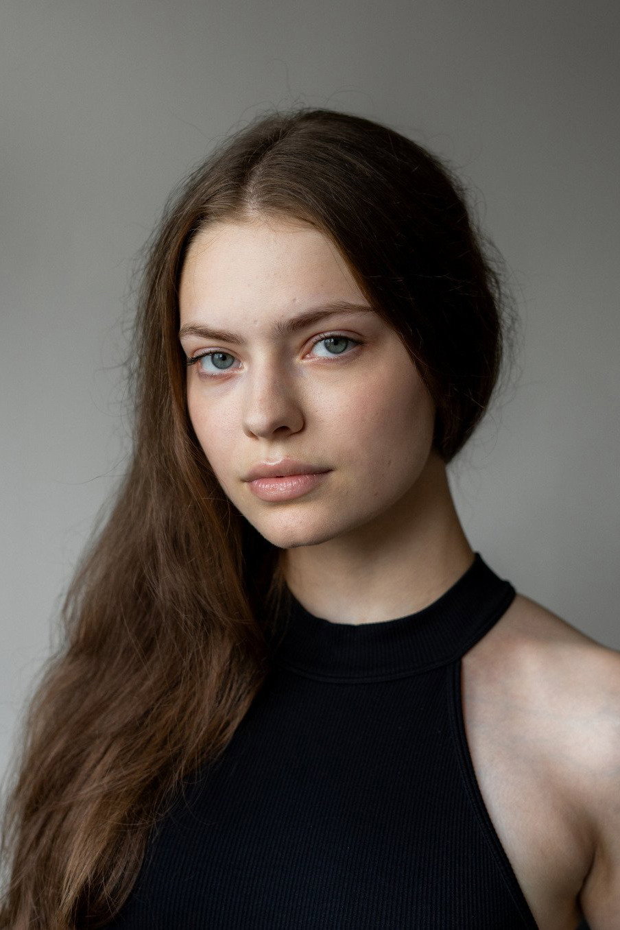 Anna Červeňová as Kamila in Trvalka