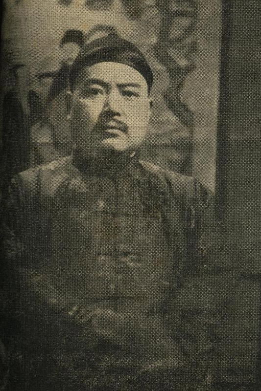 Zhang Zhizhi as Bao Jinrong in Hua Mulan Joins the Army
