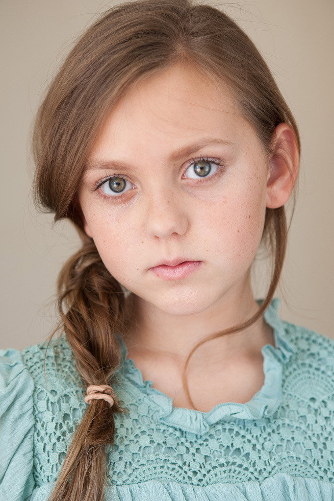 Courtney Fansler as Young Melissa in The Black Dog