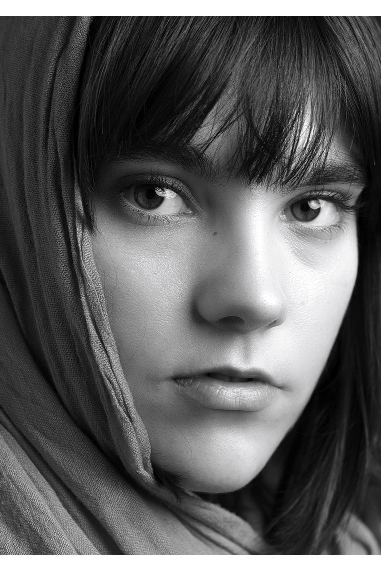 Orsolya Bukovszky as Girl in the elevator in DisConncected