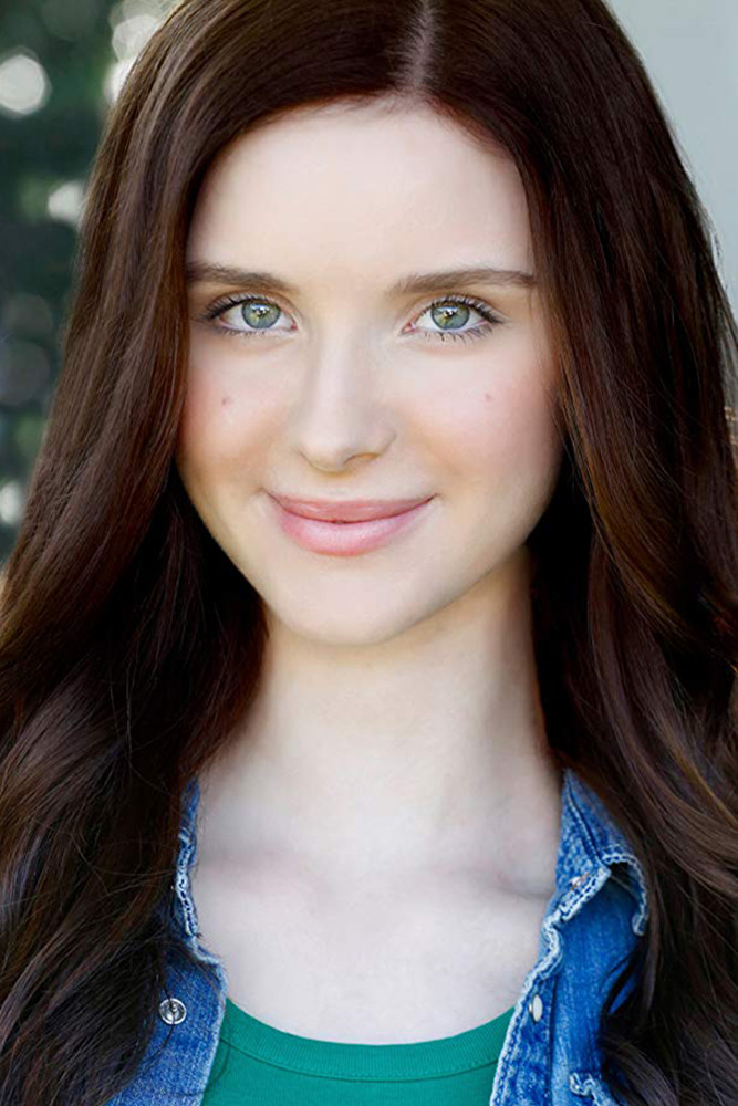 Aria Sirvaitis as Nina in Clyde Cooper