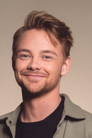 Hampus Hedström as Bror Mårtensson in Från trakten