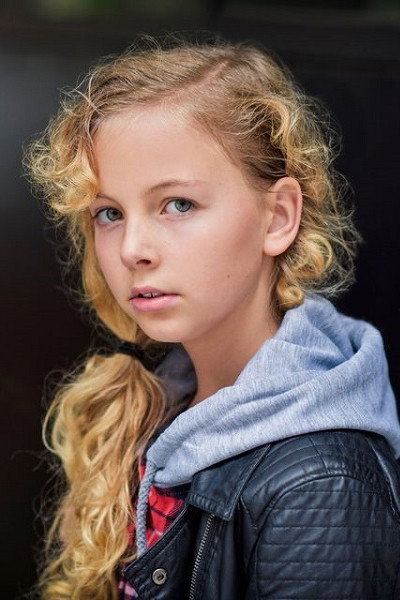 Jolina Amely Trinks as Marie Zimmerman in How to Sell Drugs Online (Fast)