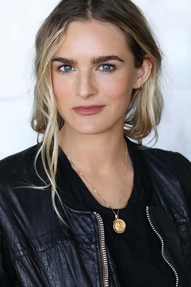 Nathalie Love as Mia in The Key