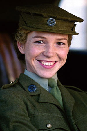 Honeysuckle Weeks as Imogen in Close Relations