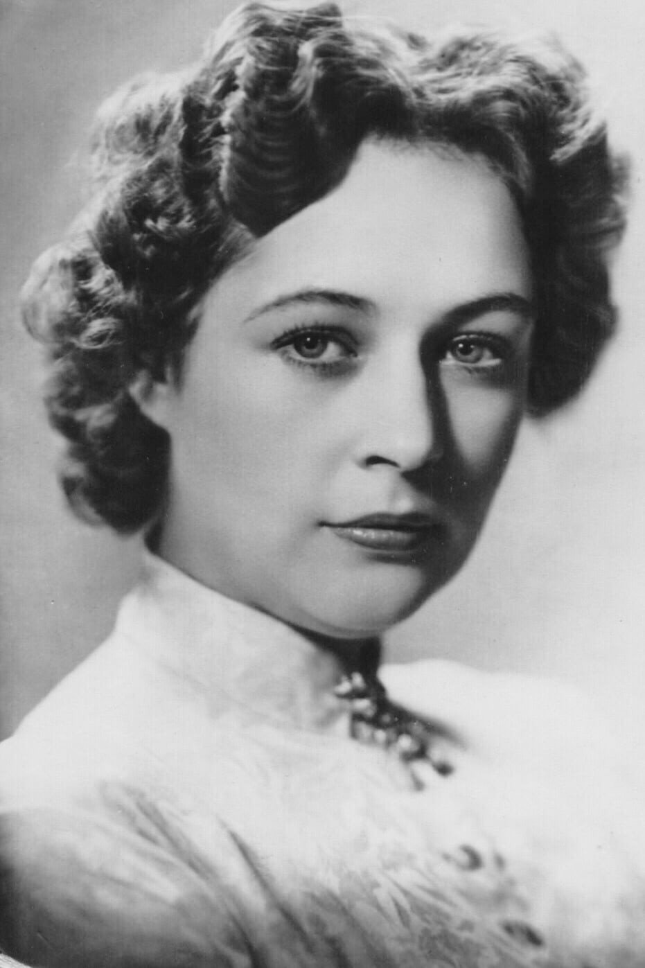 Марианна Стриженова as Anna Mikhailovna in The Blind Musician