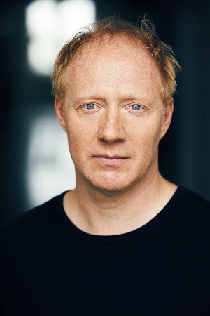 Simon Schwarz as Dr. Chris Wegner in Die Eifelpraxis