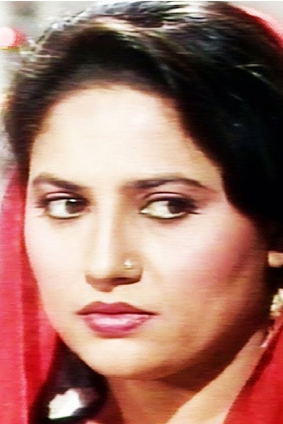 Shaista Jabeen as Laraib's Mothe in Ladoon Mein Pali
