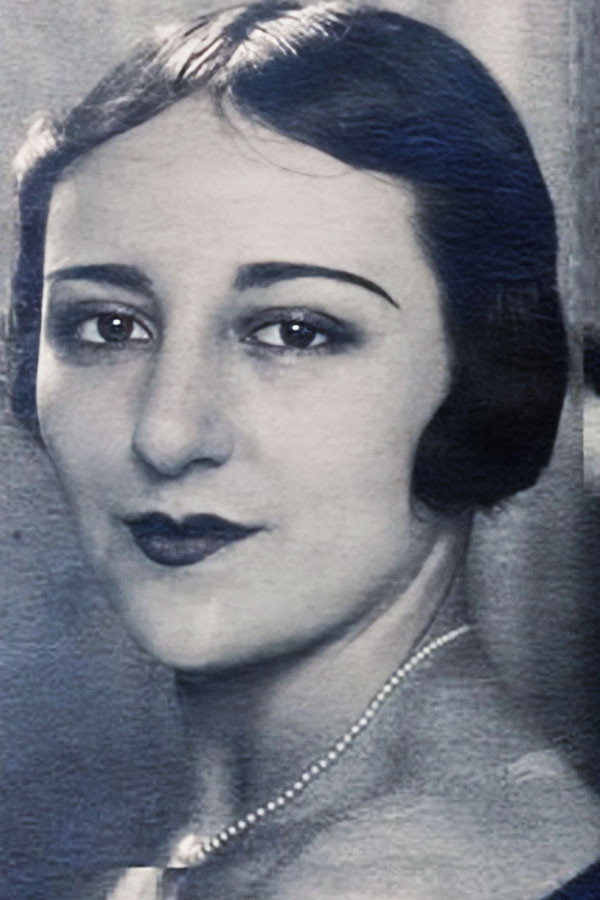 Helena Cortesina as Ana de Austria in Los Tres Mosqueteros