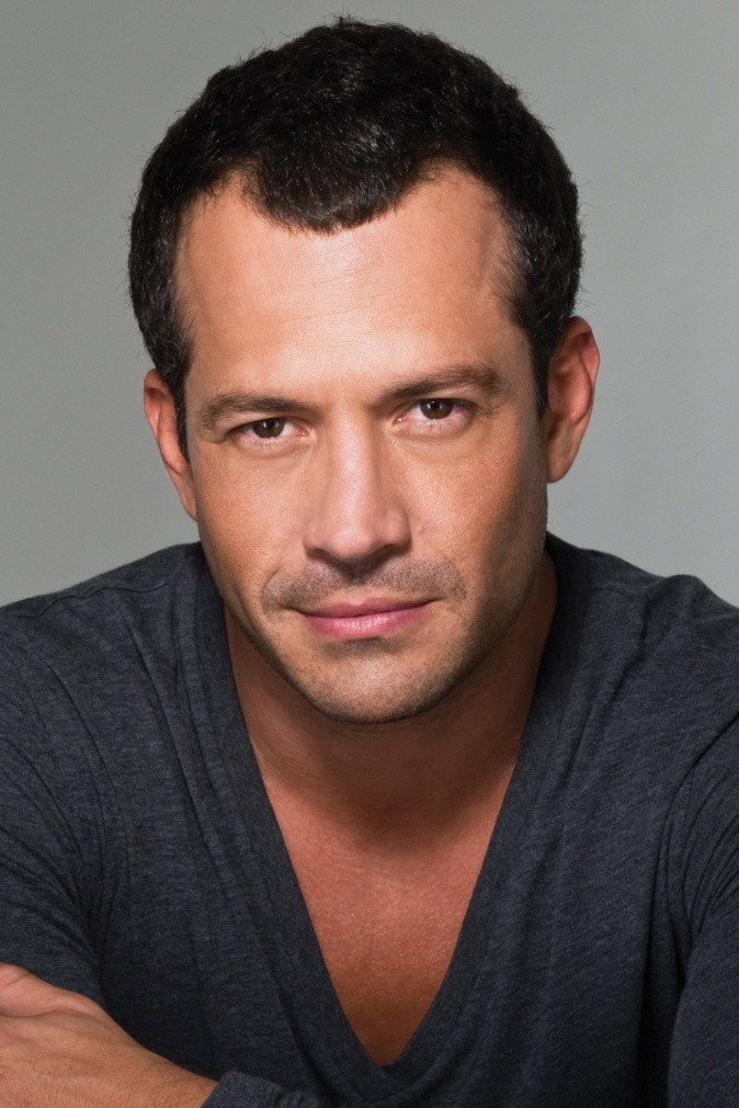Malvino Salvador as Apolo dos Santos Menezes in Burning Hearts