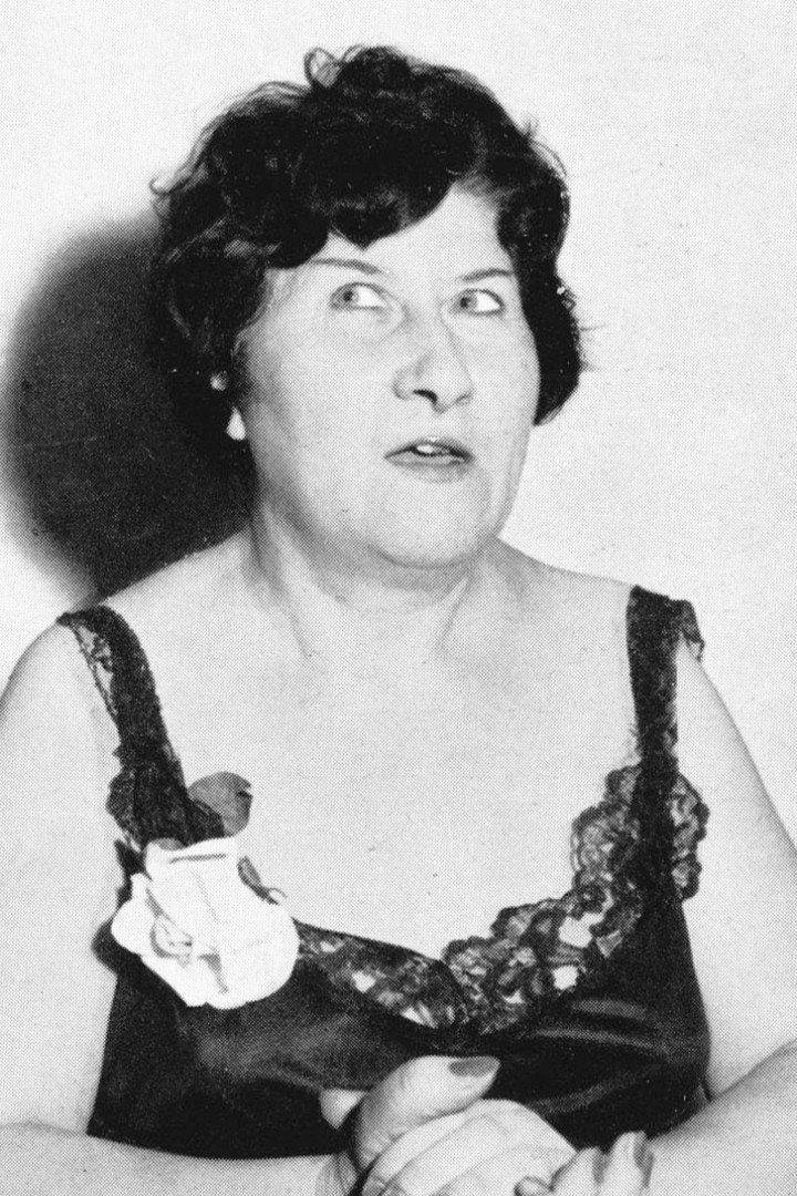 Anna Lina Alberti as cameriera in Guns of the Black Witch