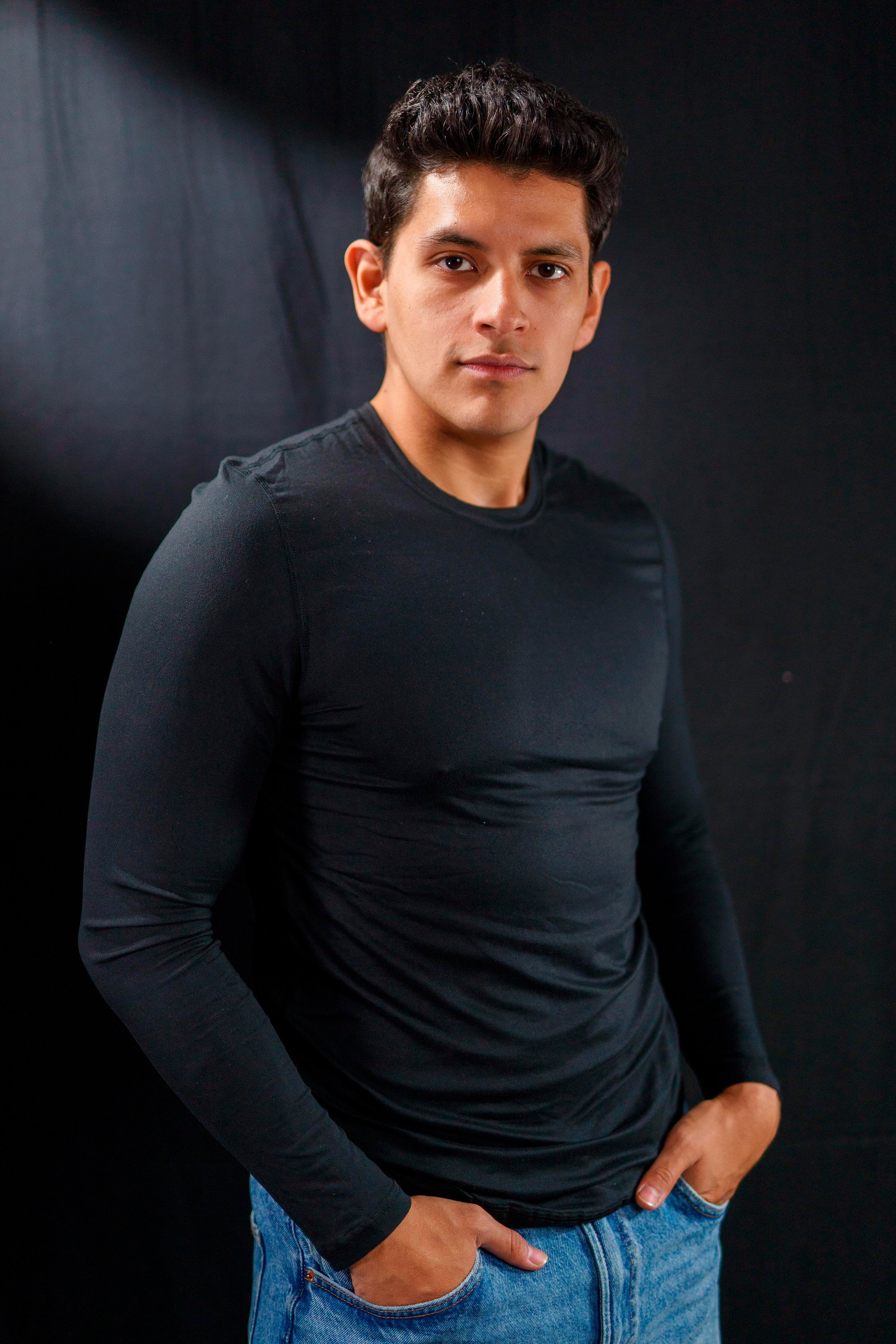 Rafael Fraga as Irving (Voz) in Fragmentos De Sueño