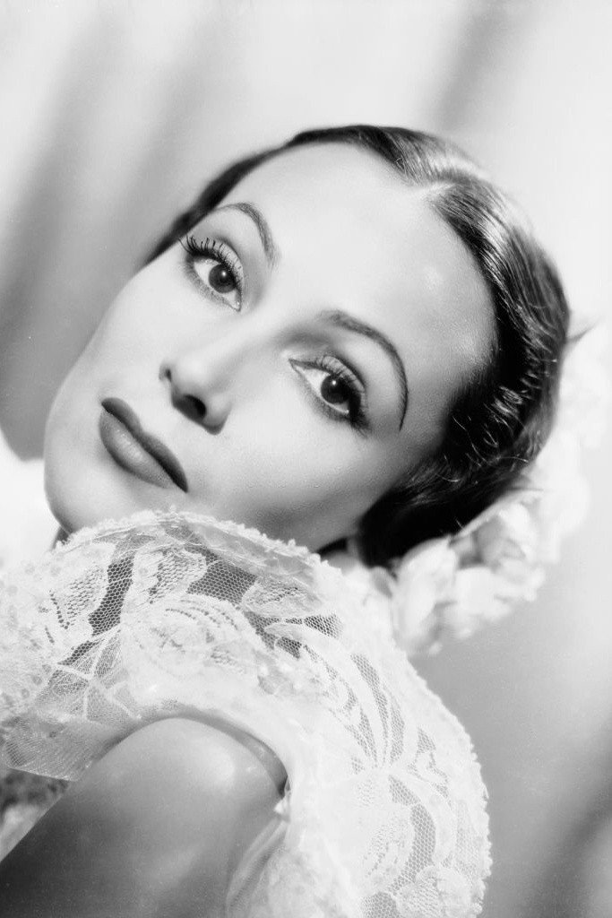 Dolores del Río as Self in Mexico 68: Snapshots
