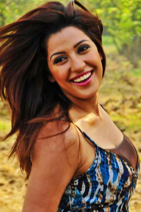 Neetu Singh as Shanno 'Thandedar' in Aatish