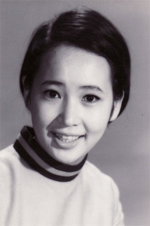 梓英子 as Fumiko in Thousand Cranes
