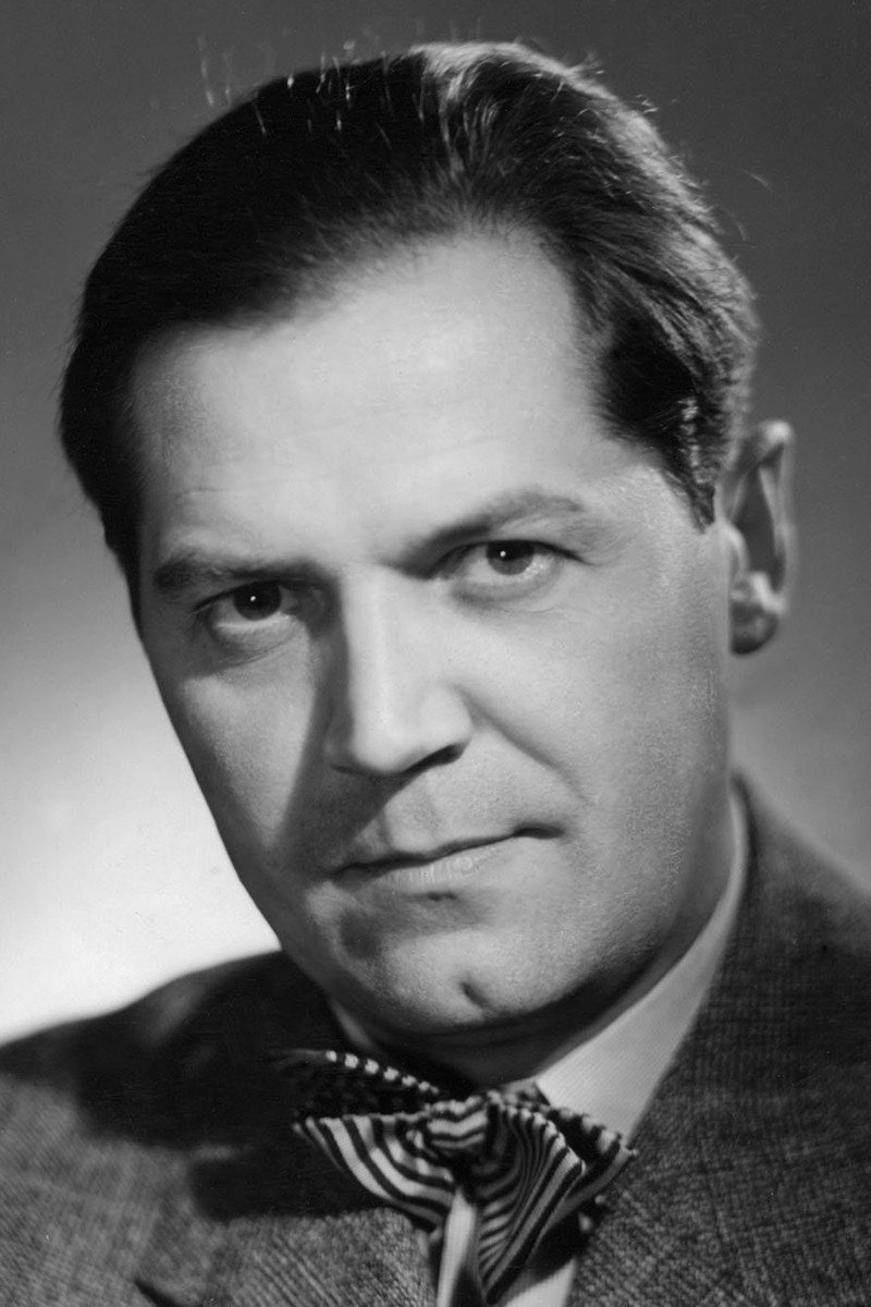 Helge Hagerman as förste guden in The Good Person of Szechwan