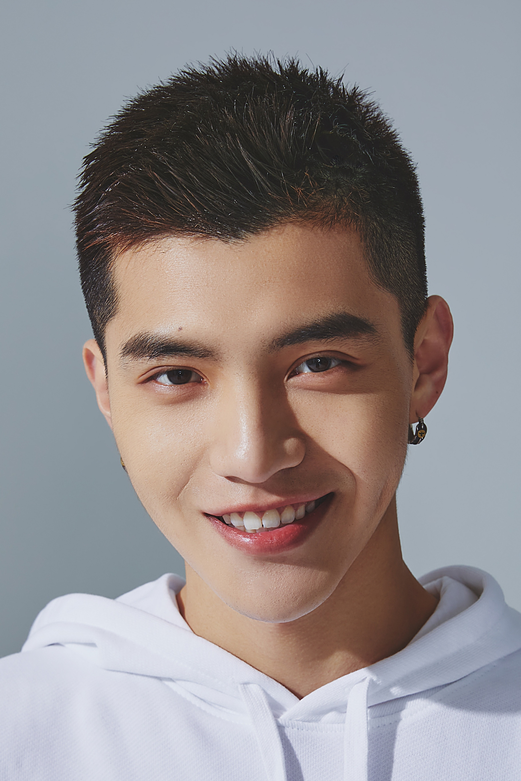 Gao Mingchen as Ming Chen in The Eight Outer Doors: Game Within a Game