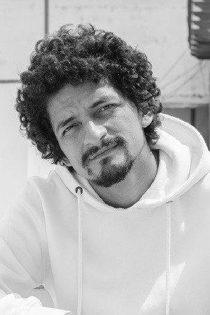 Job Mansilla as Marco in Los bárbaros