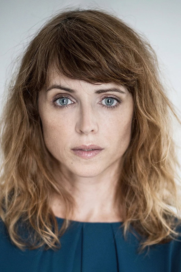 Élisa Sergent as Gynécologue in Une fille indigne