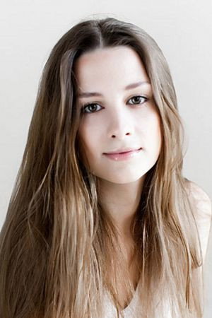 Varvara Shcherbakova as Veronika in The Shadow