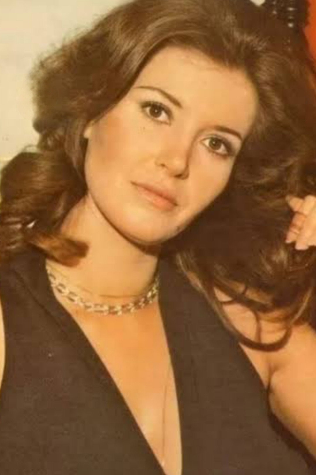 Mervat Amin as عزيزة in درب ابن برقوق