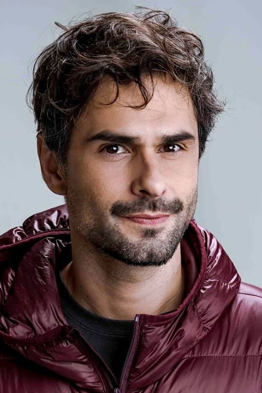 Bruno Autran as Tradutor in O Tradutor