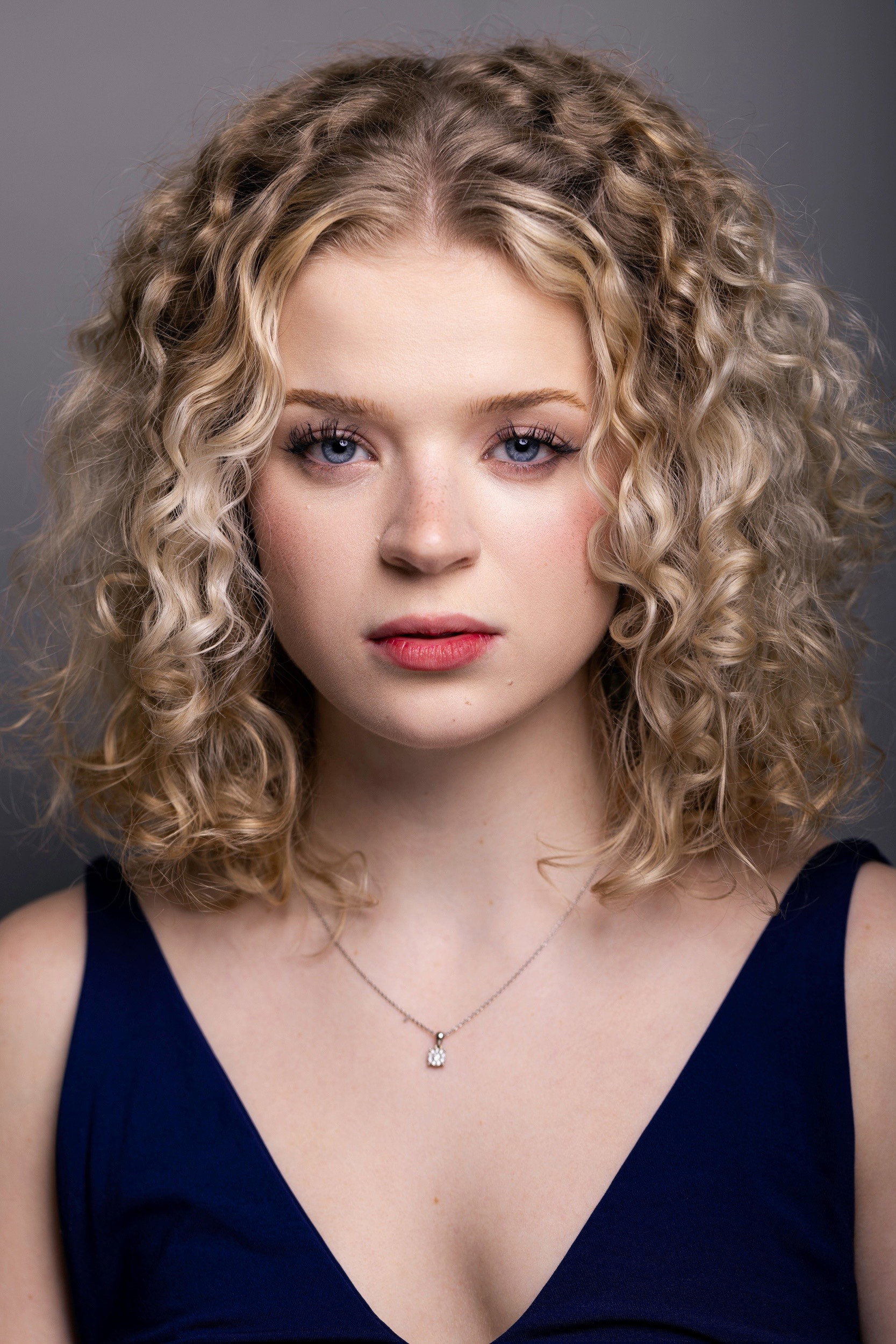 Anastasiia Aksiuta as Francesca in Ata Pūao