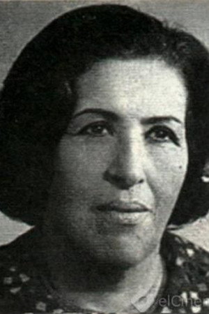 Amal Zayed as ميمي in The Apple Seller