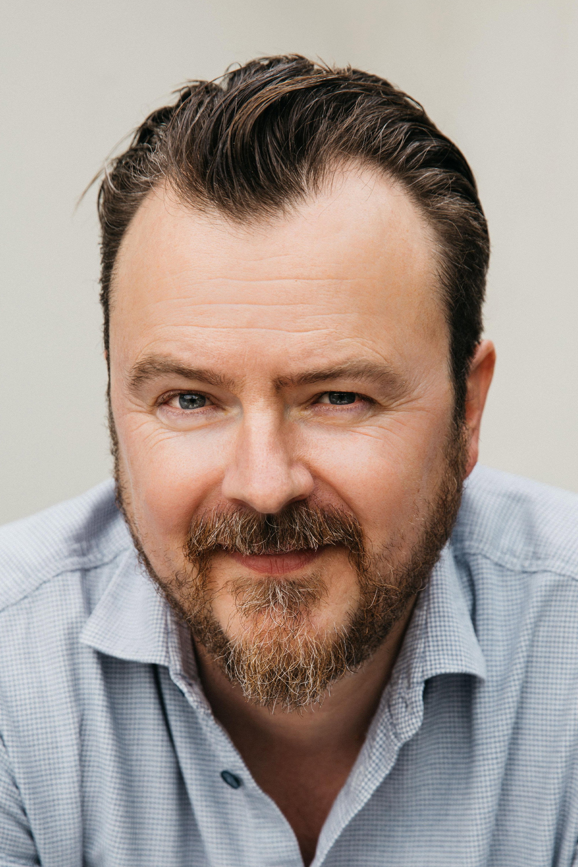 Oliver Maltman as Mike in Back