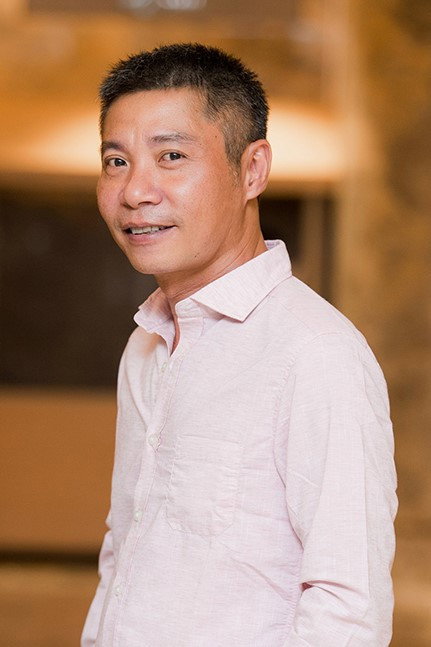 Công Lý as Bố Giang in Chồng cũ, vợ cũ, người yêu cũ