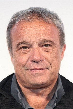 Claudio Amendola as Carlo Guerrieri in Carlo & Malik