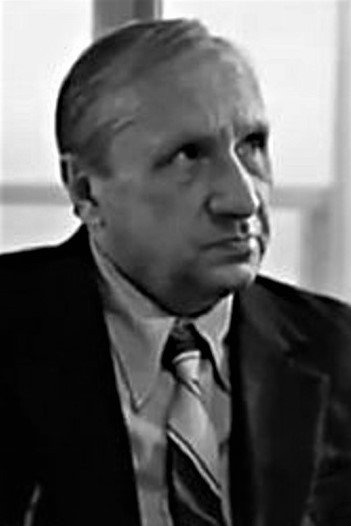 Николай Карамышев as главбух in Sunday on Monday