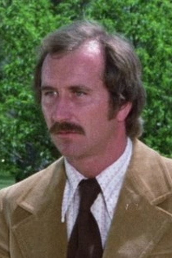 Frank Bannon as Officer Bob Streeker in A Scream in the Streets