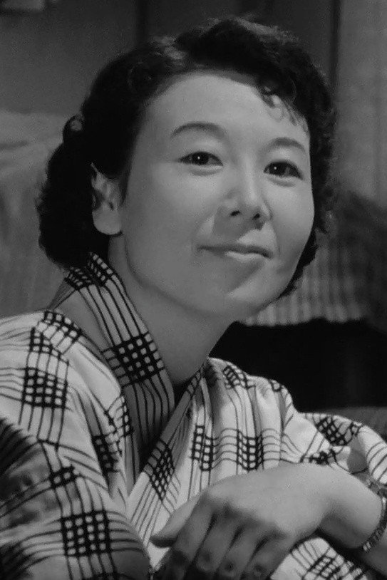 中北千枝子 as Sadako Izumi in Mother and Son