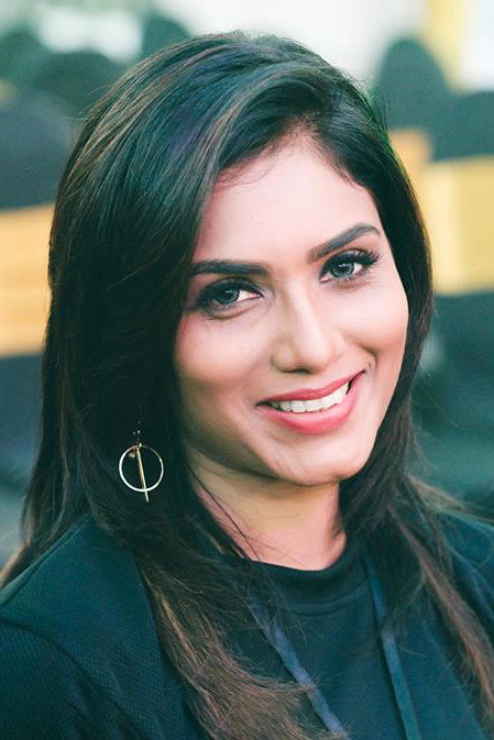 Jasmine Michael as Shalini in Viman