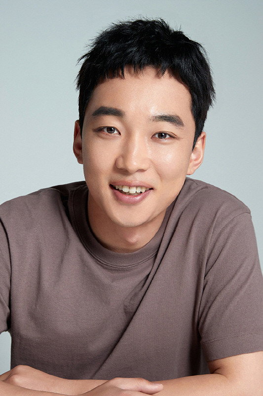 오희준 as Oh Kyung-Pyo in How to Buy a Friend