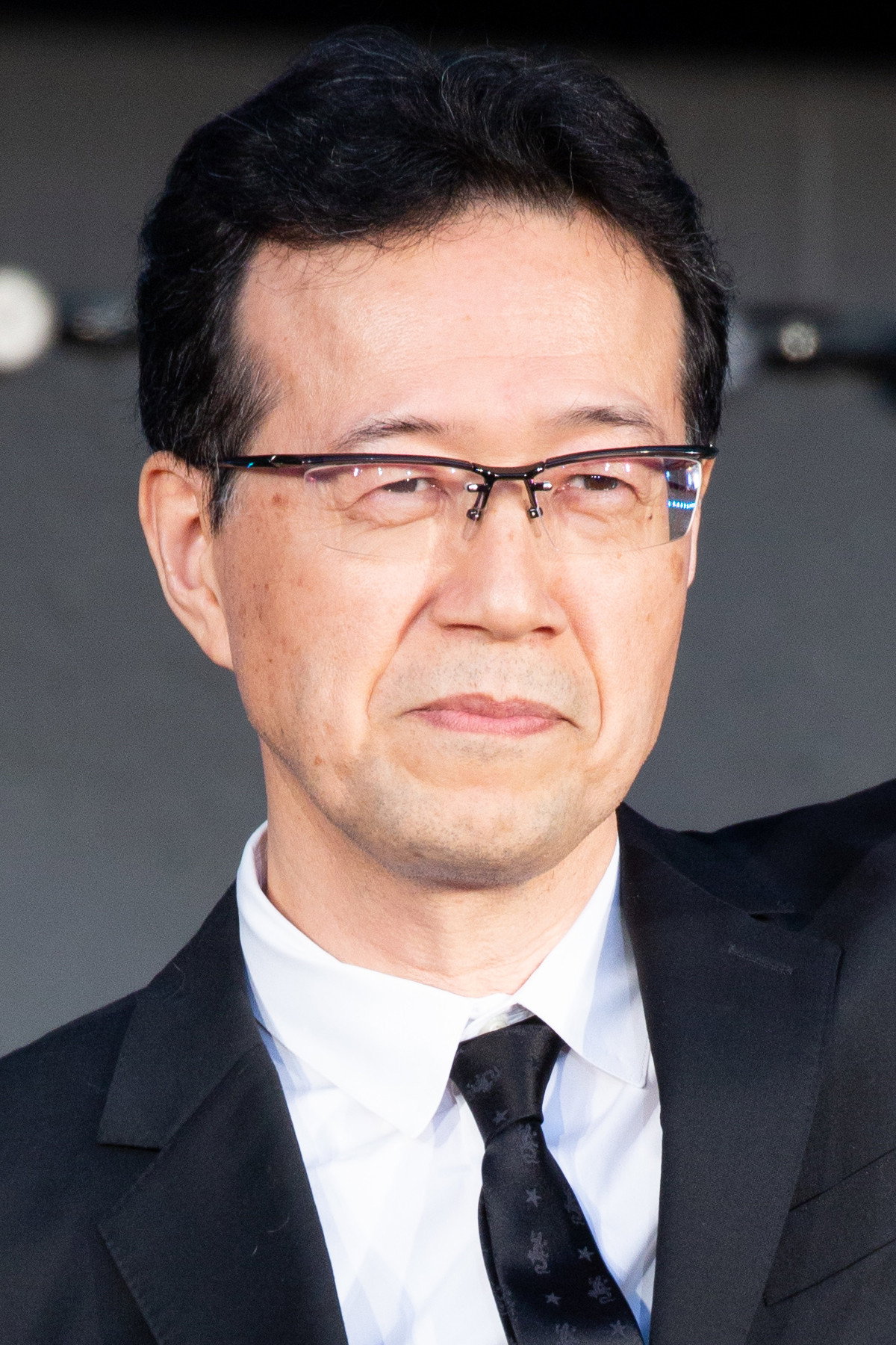 荒牧伸志 as Self in Enter the Anime