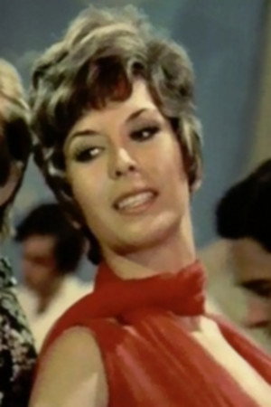 Ρία Δελούτση as Dora in The idiot