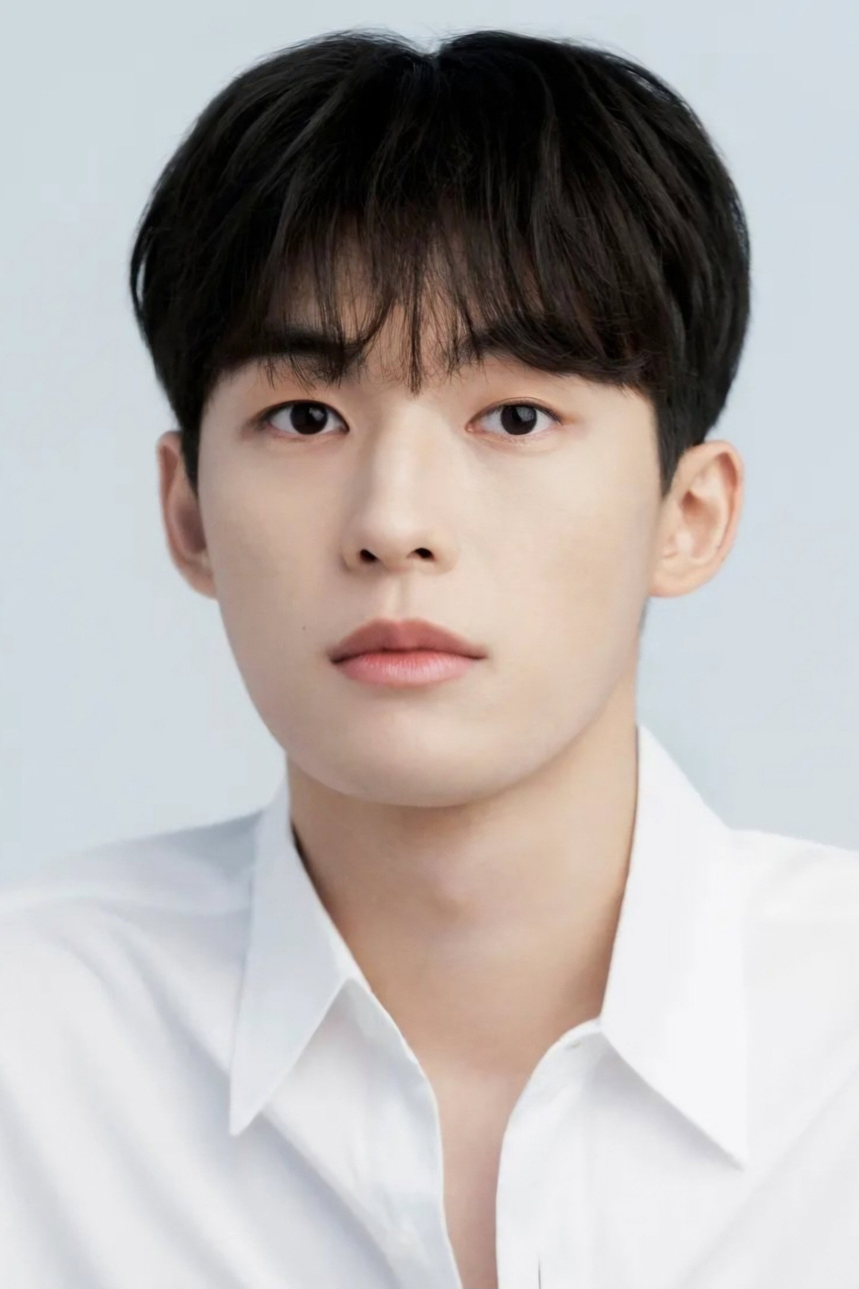 박정우 as Seol Dong-baek in The Director Who Buys Me Dinner