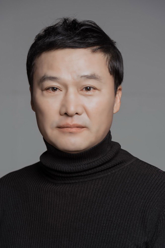 박진수 as 강계장 in Mr.Kang